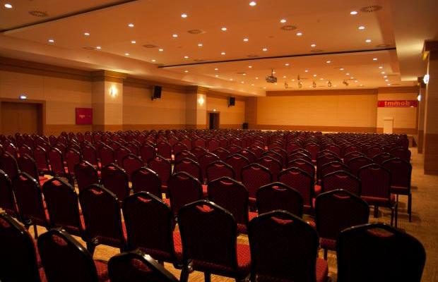 TEOMAN ÖZTÜRK SOSYAL TESİSİ 500 KİŞİLİK KONFERANS SALONUYLA HİZMET VERİYOR